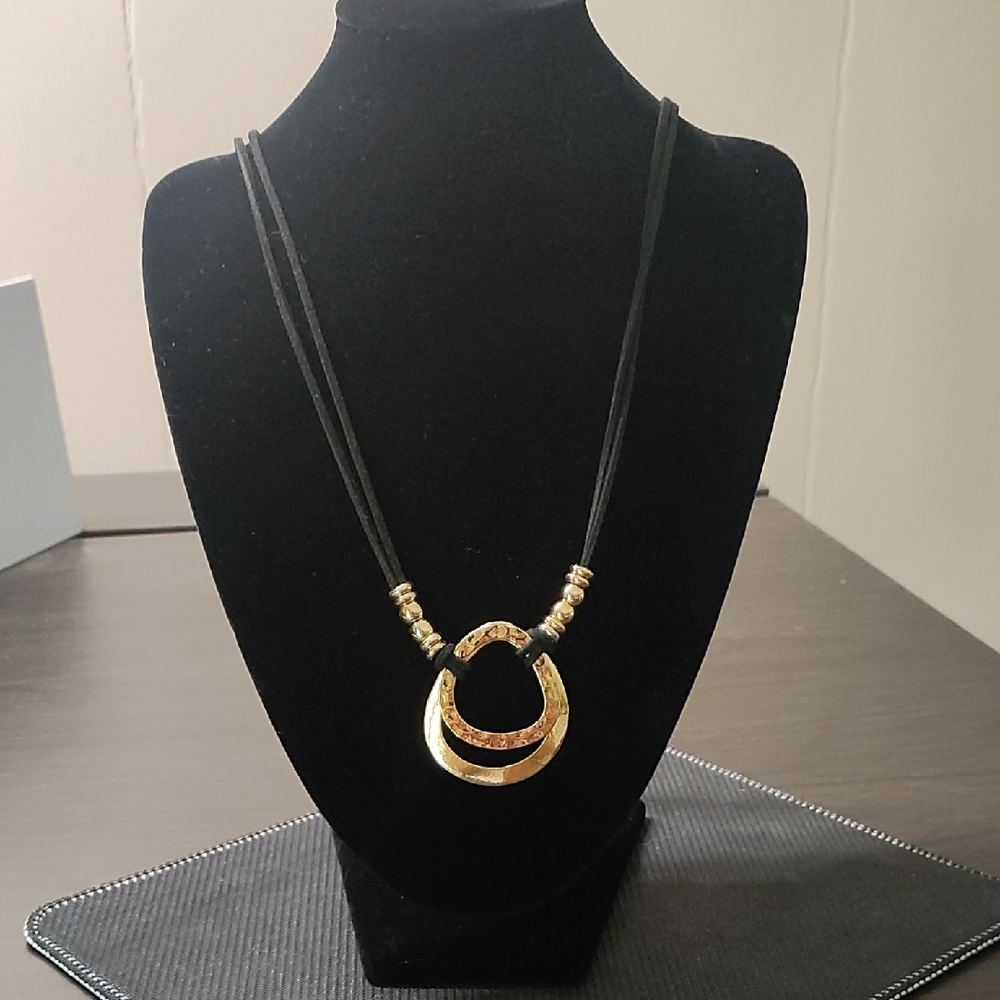 Elegant Gold Tone Pendant Necklace